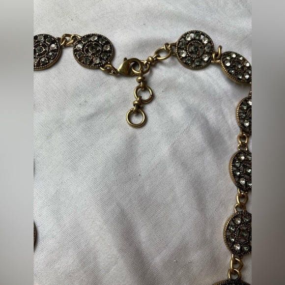 Beautiful‎ Medallion Station Rhinestones Necklace - Picture 5 of 5